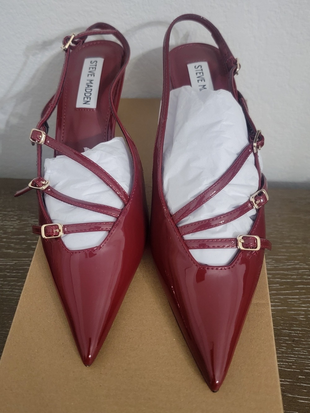STEVE MADDEN Burgundy Patent Pointed Slingback Kitten Heels Buckle Straps Sz 7.5 - Picture 2 of 6